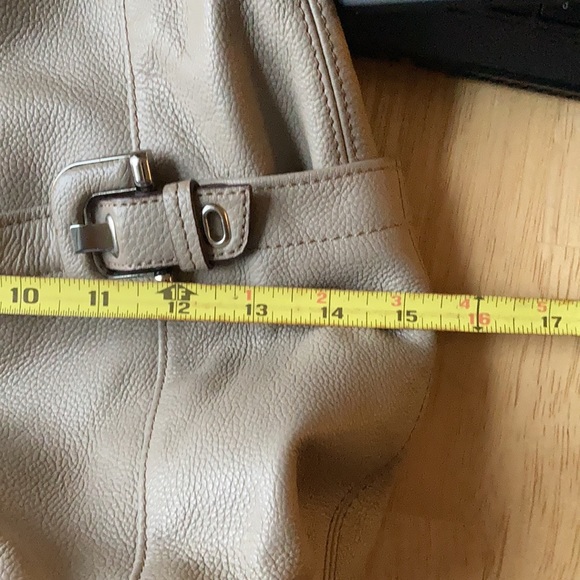 Tignanello Leather Hobo style handbag - Picture 6 of 8